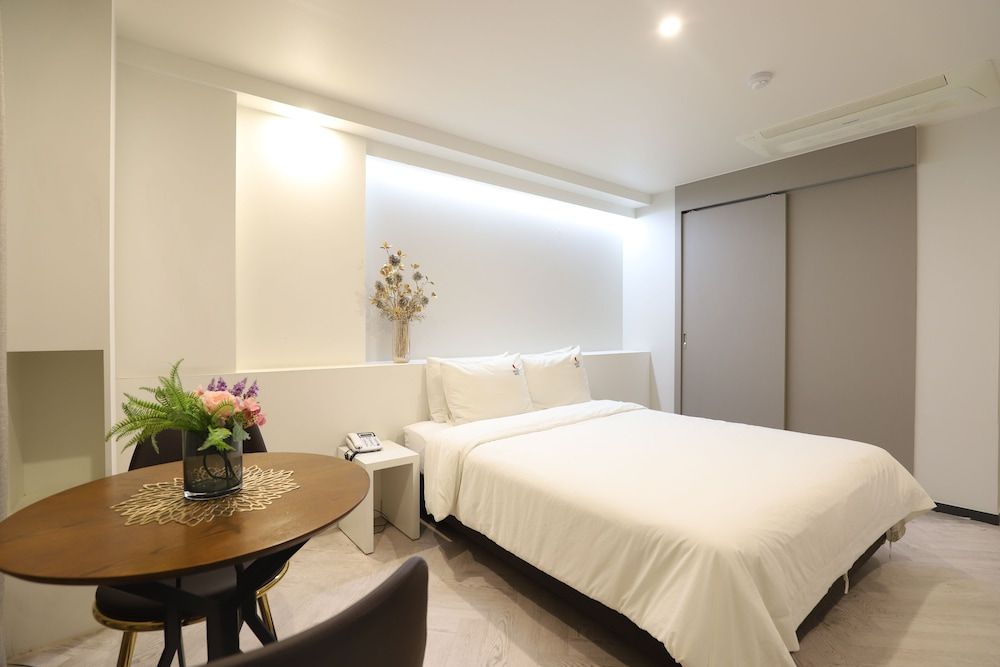 BON Hotel Standard Double Room