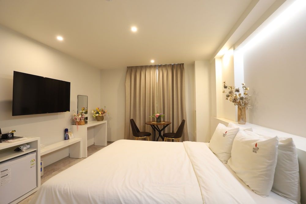 BON Hotel Standard Double Room 2