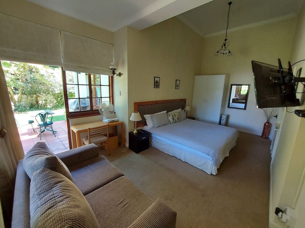 Newlands Guest House Deluxe Double Room, Ensuite 3