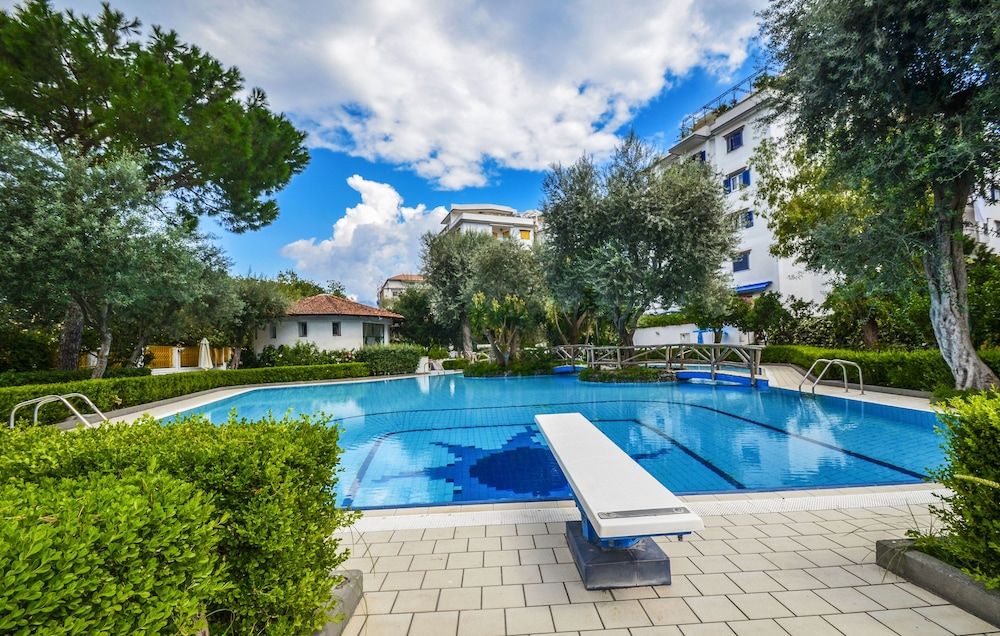 undefined Sorrento Pool&Suites 5