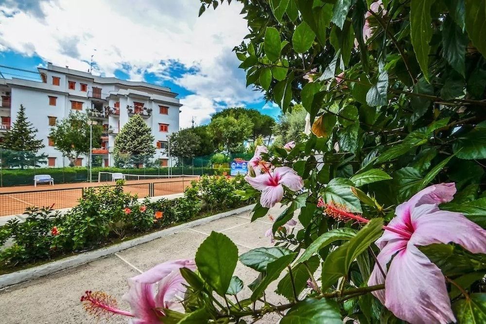 undefined Sorrento Pool&Suites 6