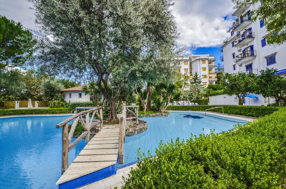 undefined Sorrento Pool&Suites 7