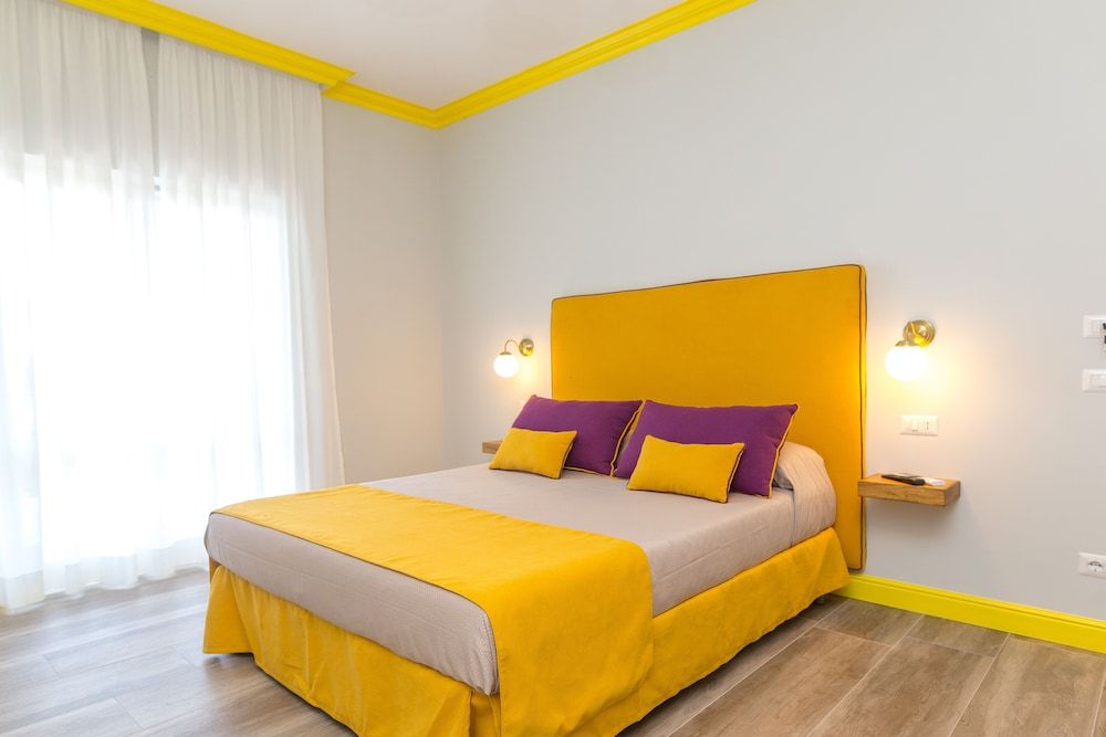 undefined Sorrento Pool&Suites 2