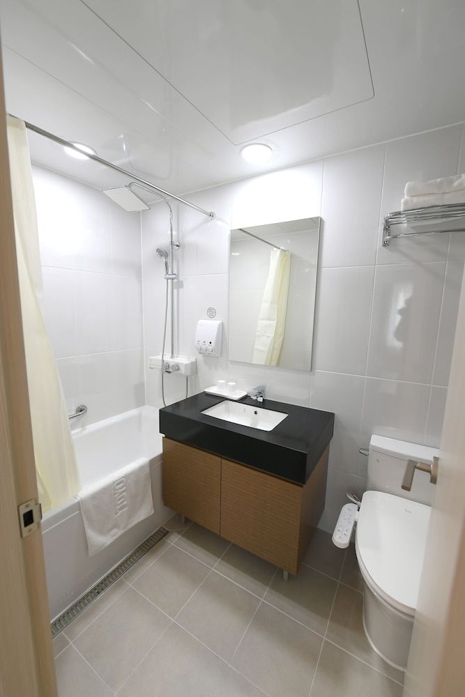 Toyoko Inn Changwon Deluxe Double Room, Non Smoking 2