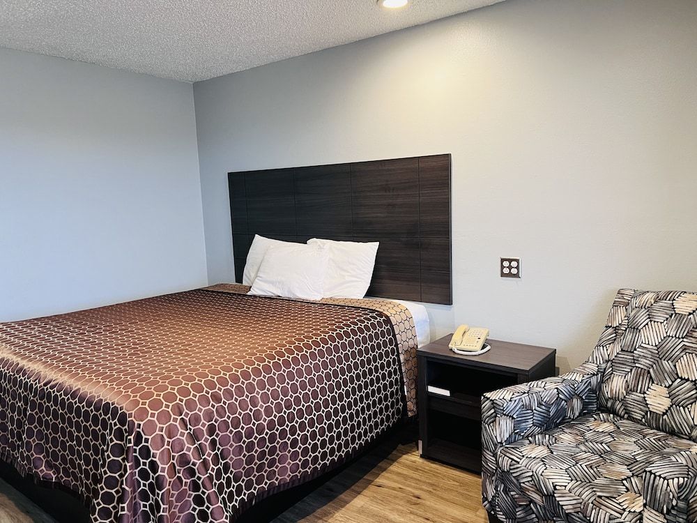 Coachway Inn Single Room, 1 King Bed, Non Smoking 3