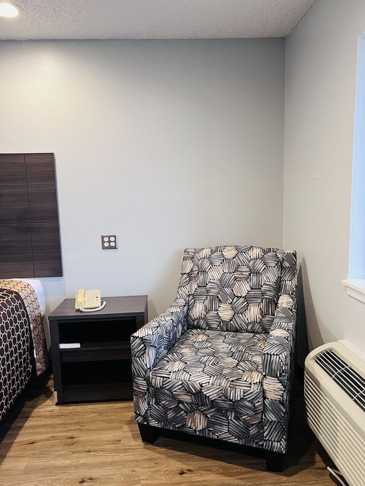 Coachway Inn Single Room, 1 King Bed, Non Smoking 5