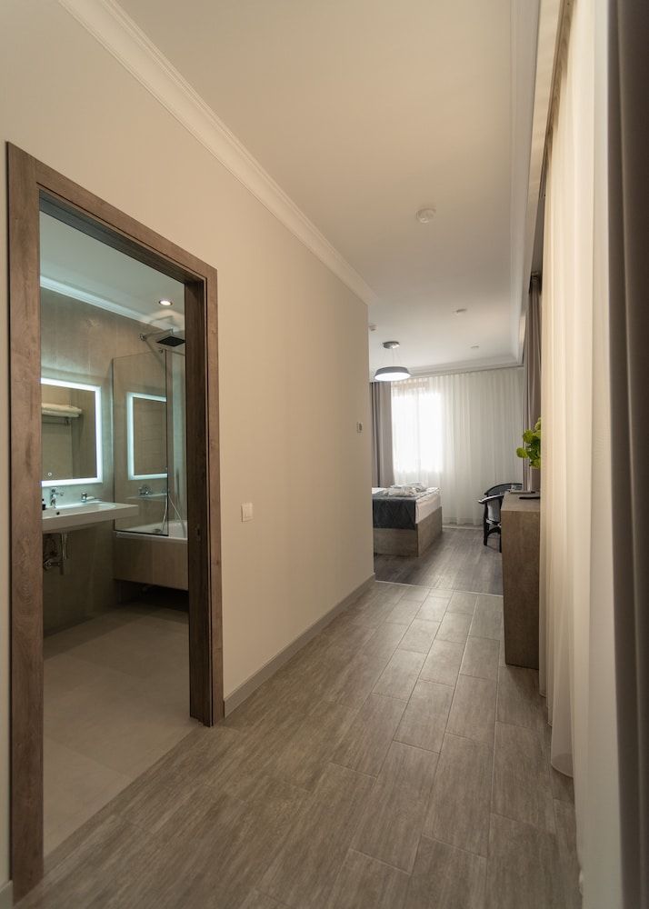 Suite, King and Sofa Bed, City View