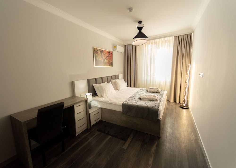 Family Suite, 2 King and Sofa Bed, City View
