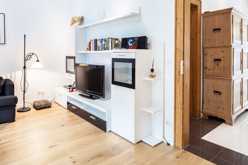 GL Apartmenthouse Deluxe Apartment, 2 Bedrooms, Garden View 8