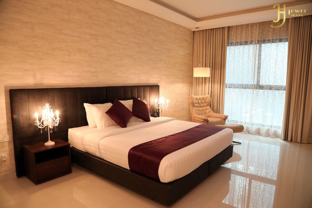 undefined The Jewel Hotel 4