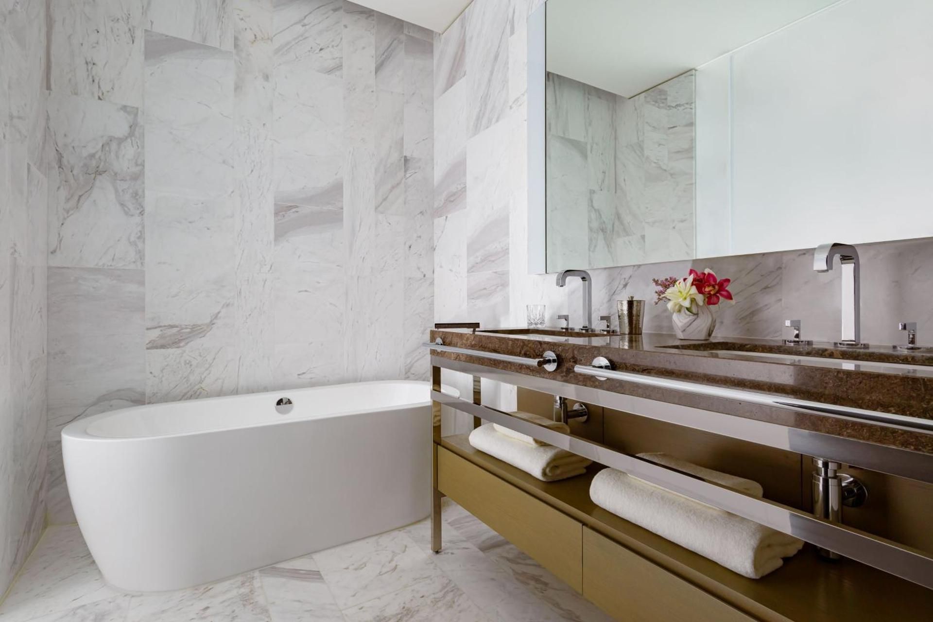 2 Bedroom Apartment, Bedroom 1: 1 King, Bedroom 2: 1 King