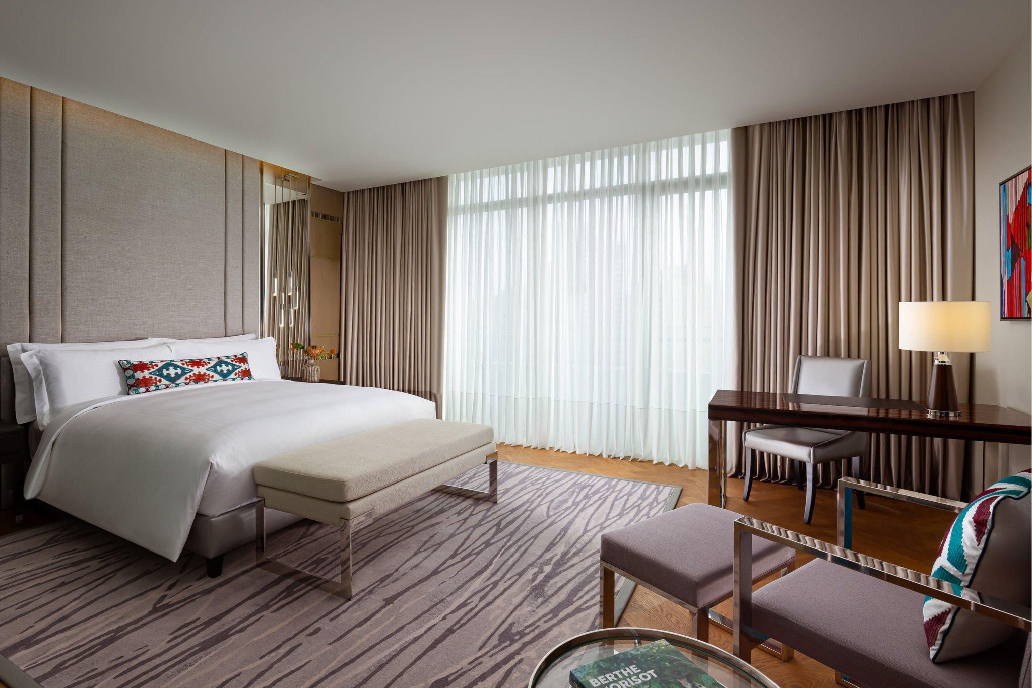 Grand Deluxe, Guest room, 1 King