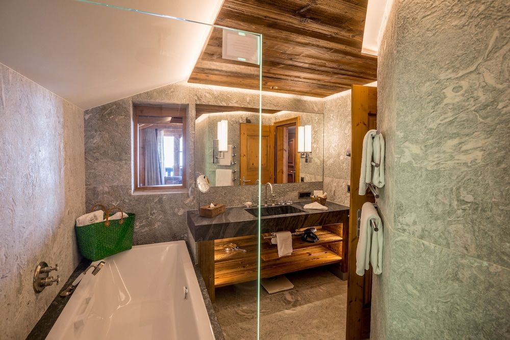 Suite (Top Floor)