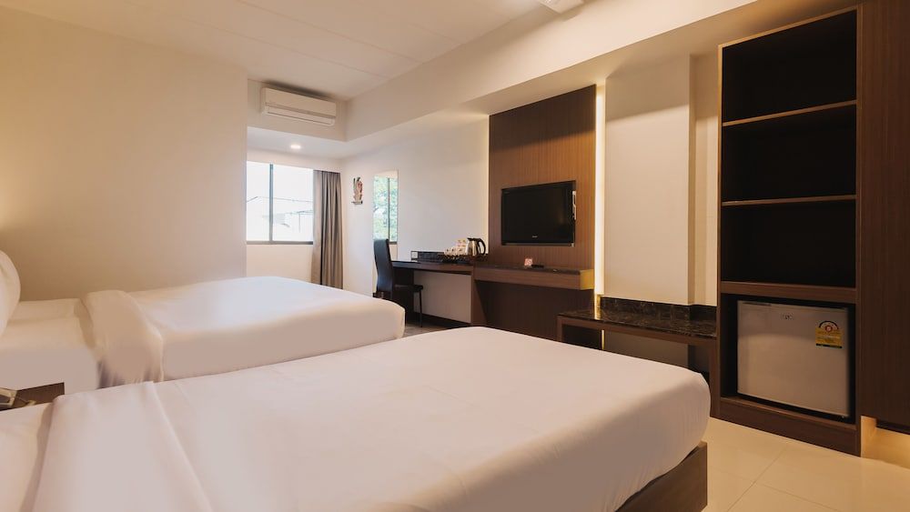 B2 Chang Phueak Gate Premier Hotel Deluxe Triple Room 2