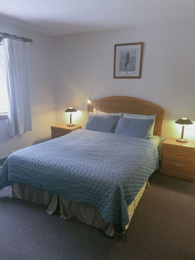 Alpine Meadows Lodge Comfort Room, 1 Queen Bed 3