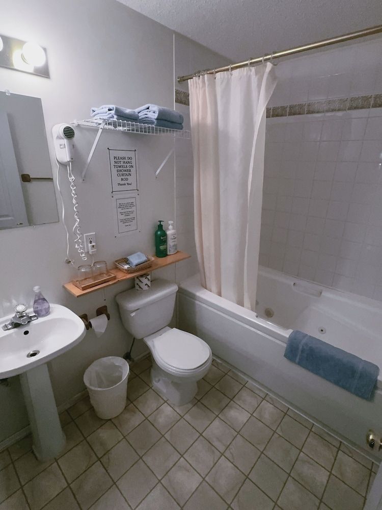 Alpine Meadows Lodge Comfort Room, 1 Queen Bed 11