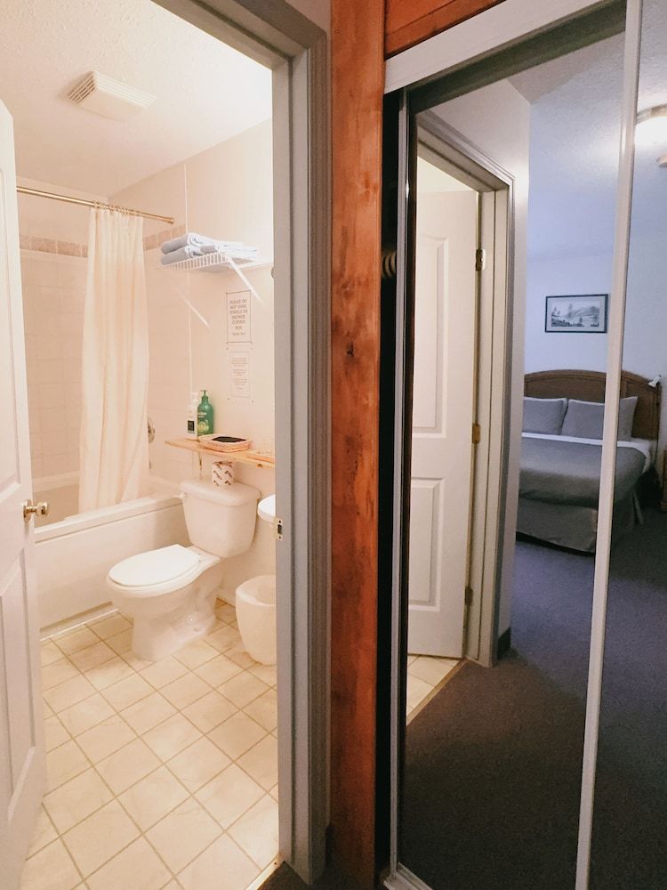 Alpine Meadows Lodge Comfort Room, 1 Queen Bed 9