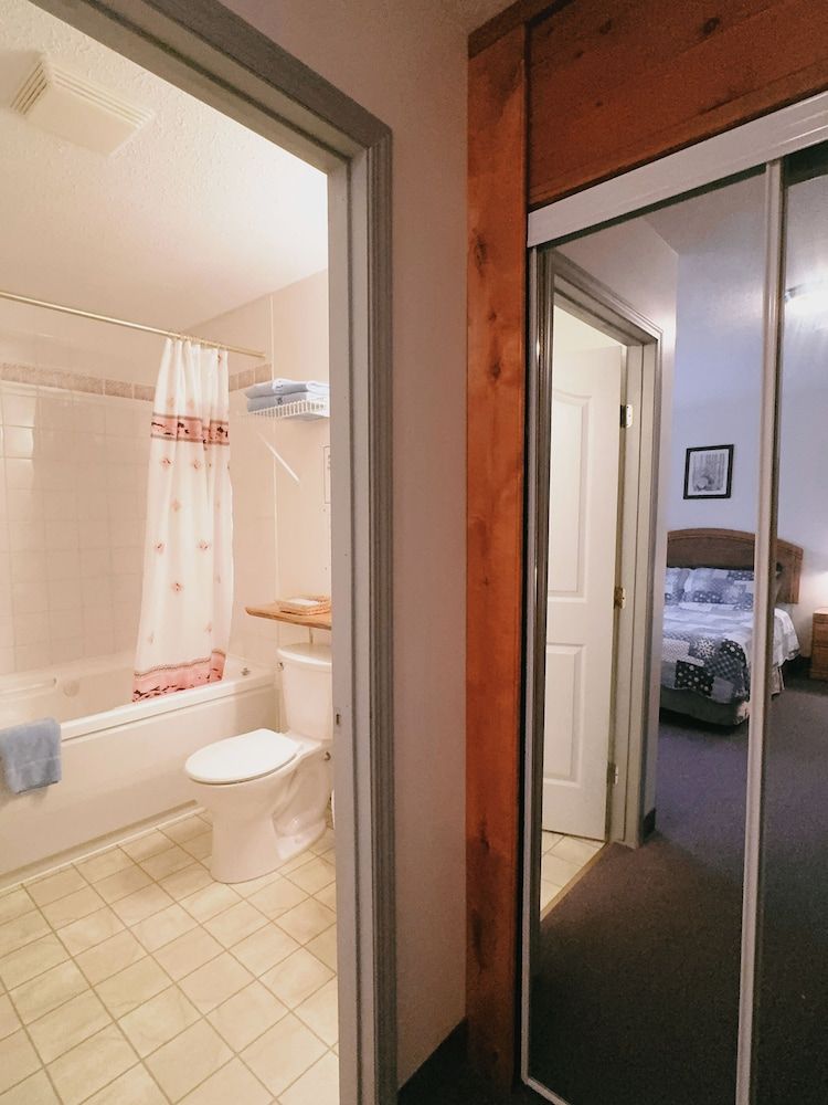 Alpine Meadows Lodge Comfort Room, 1 Queen Bed 13