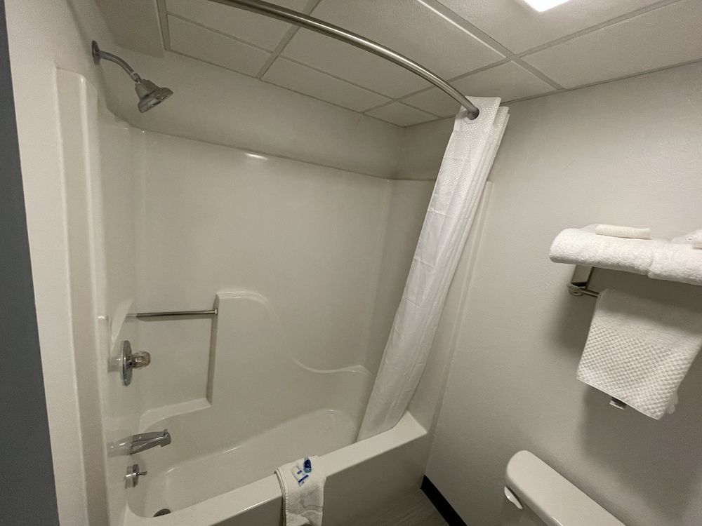 Rodeway Inn near I-35 Lamoni Standard Room, 2 Double Beds, Non Smoking 13