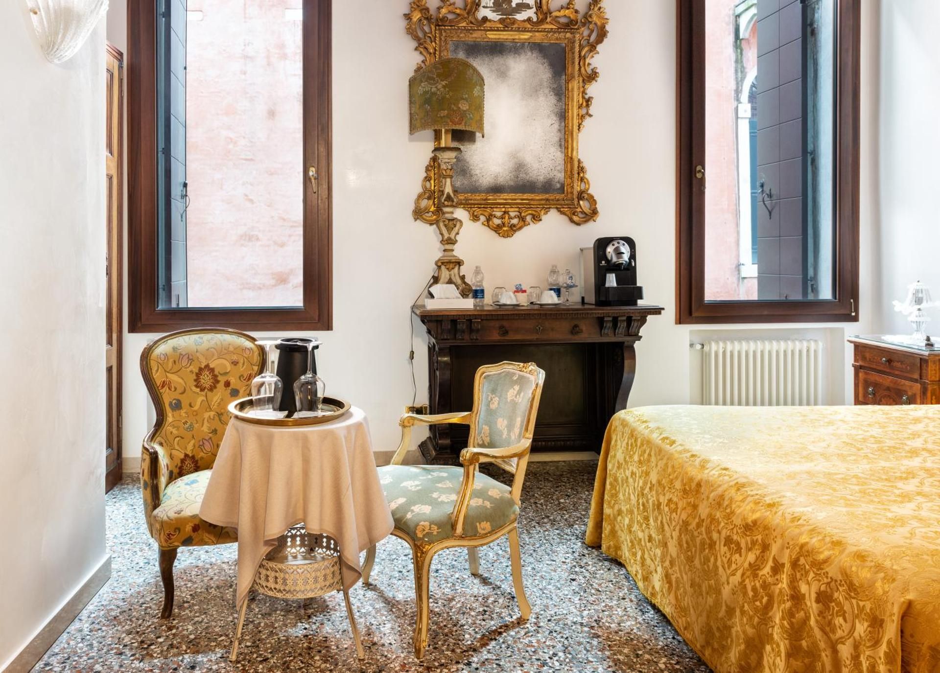 undefined Luxury Venetian Rooms 10