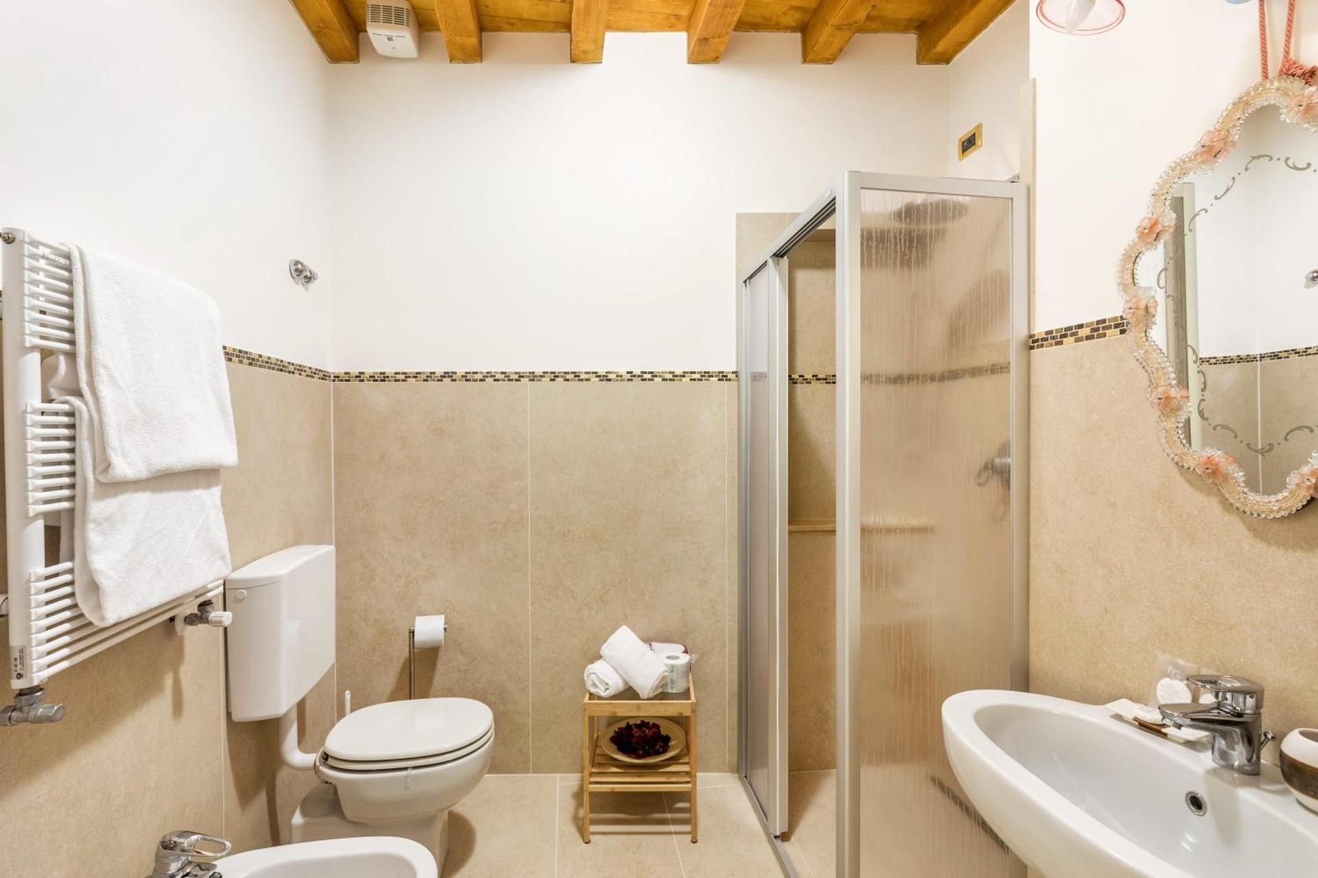 undefined Luxury Venetian Rooms 9