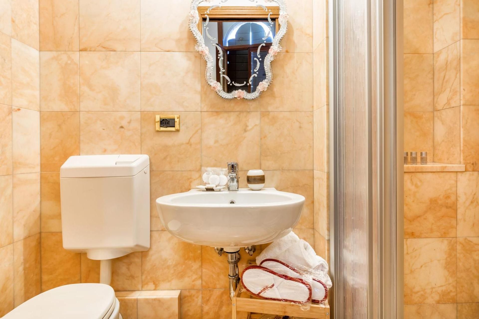 undefined Luxury Venetian Rooms 7