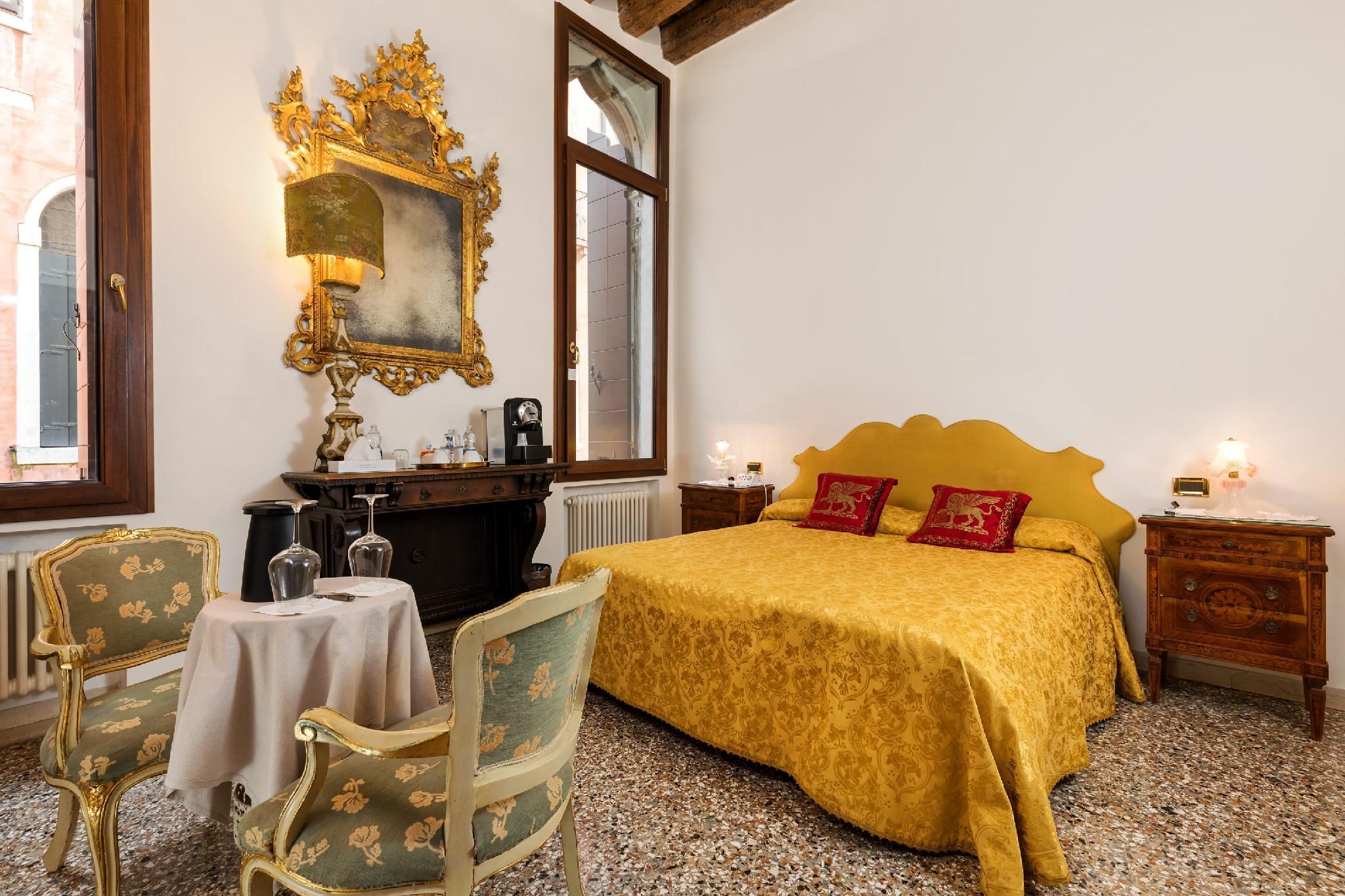 undefined Luxury Venetian Rooms 3
