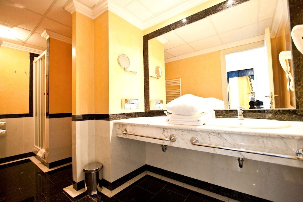 River Palace Hotel Comfort Apartment 4