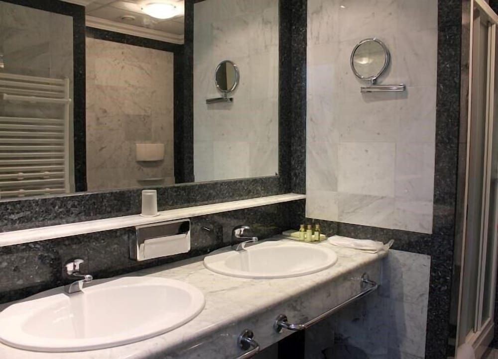 River Palace Hotel Deluxe Double or Twin Room 5