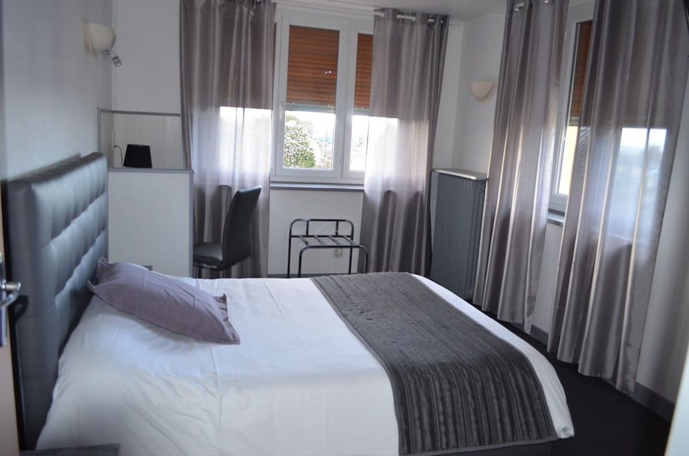 Hotel le royal Double Room 3