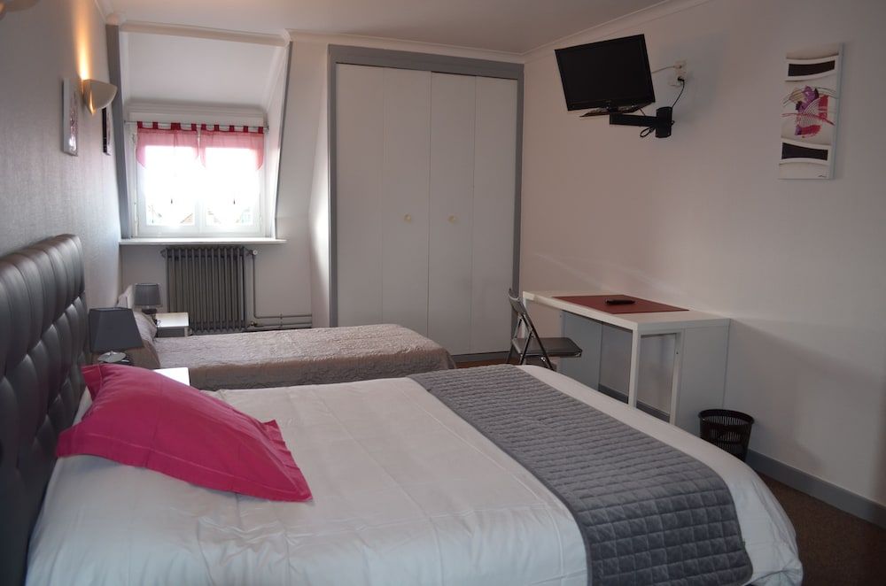 Hotel le royal Twin Room 3