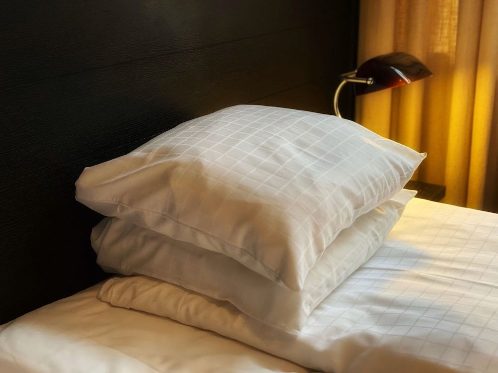 Dialog Hotel Villan Standard Triple Room 2