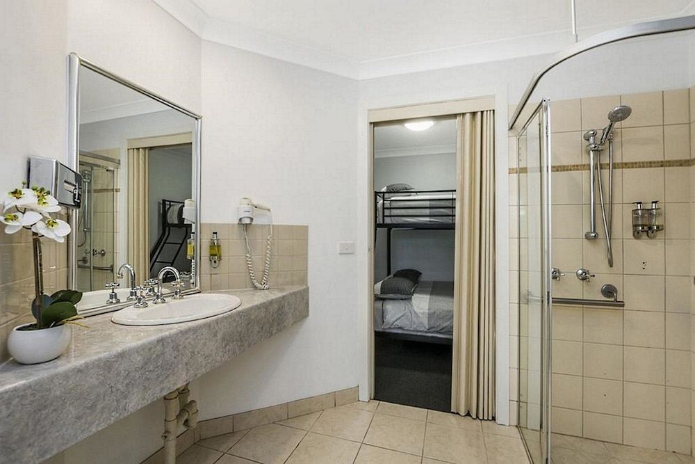 Apartments 521 2 Bedroom Apartment 4