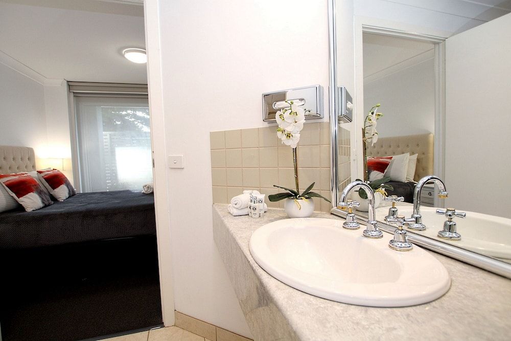 Apartments 521 2 Bedroom Apartment 3