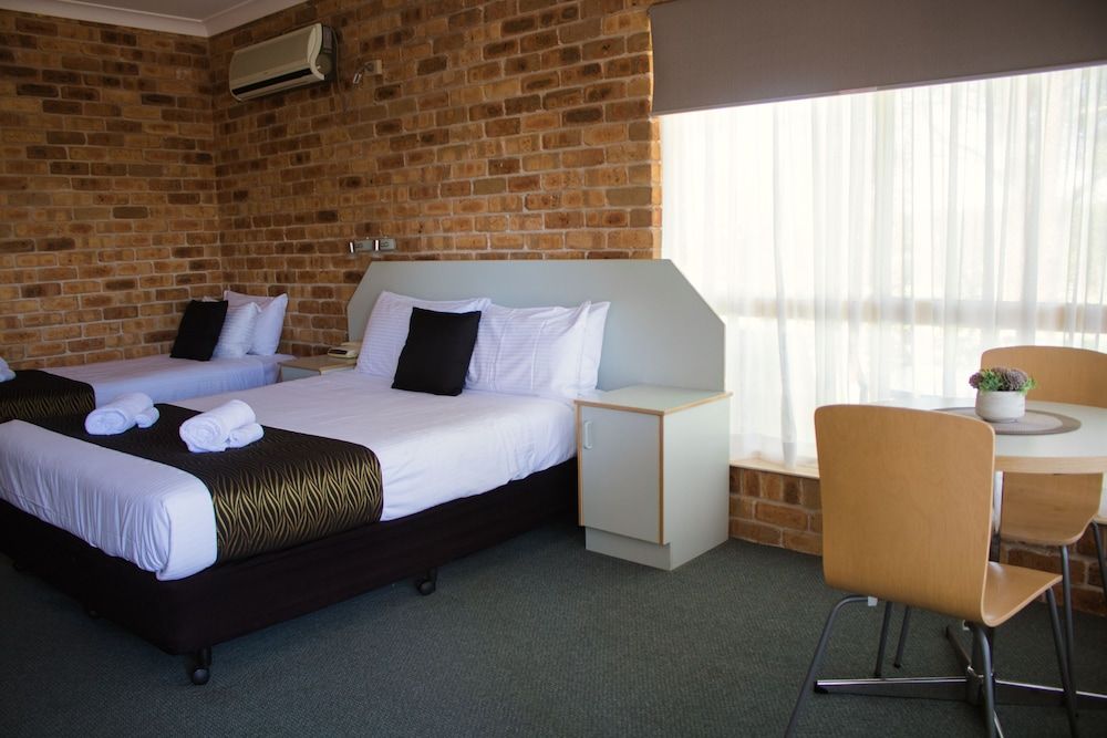 Golf Club Motor Inn Wingham Standard Triple Room, Non Smoking, Garden View
