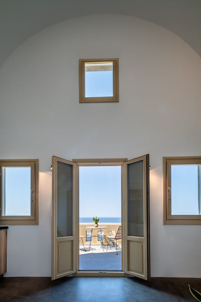 Colombos BeachFront Maisonette with Sea View 4