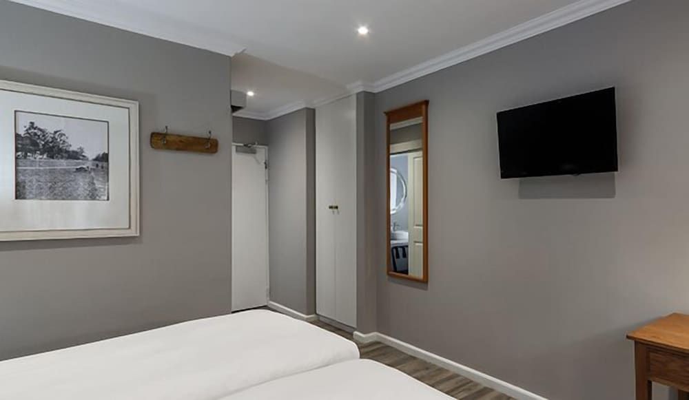 Premier Express Inn George Standard Twin Room 3