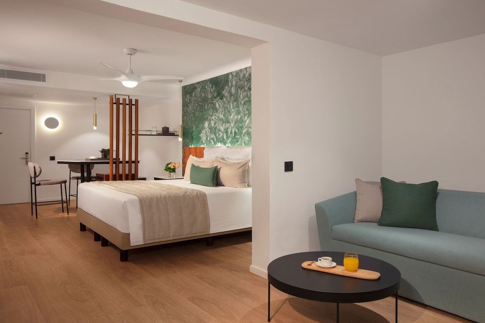 Junior Suite (Family Room)