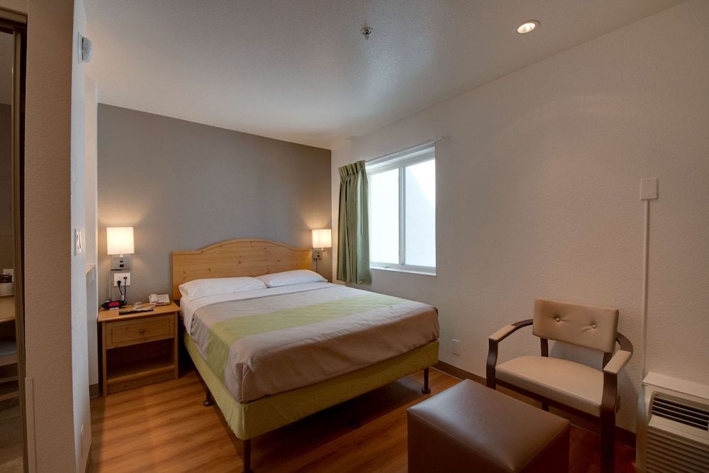 Standard Double Room, 1 Queen Bed, Non Smoking, Kitchenette