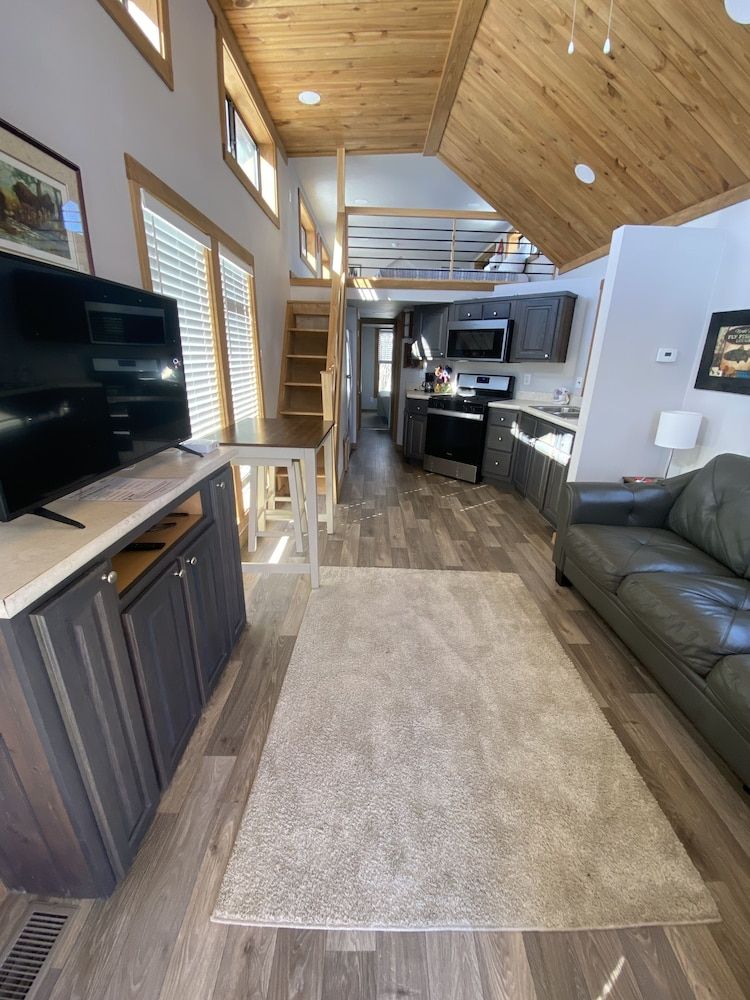 The Lodges of Oak Creek Cottage 5