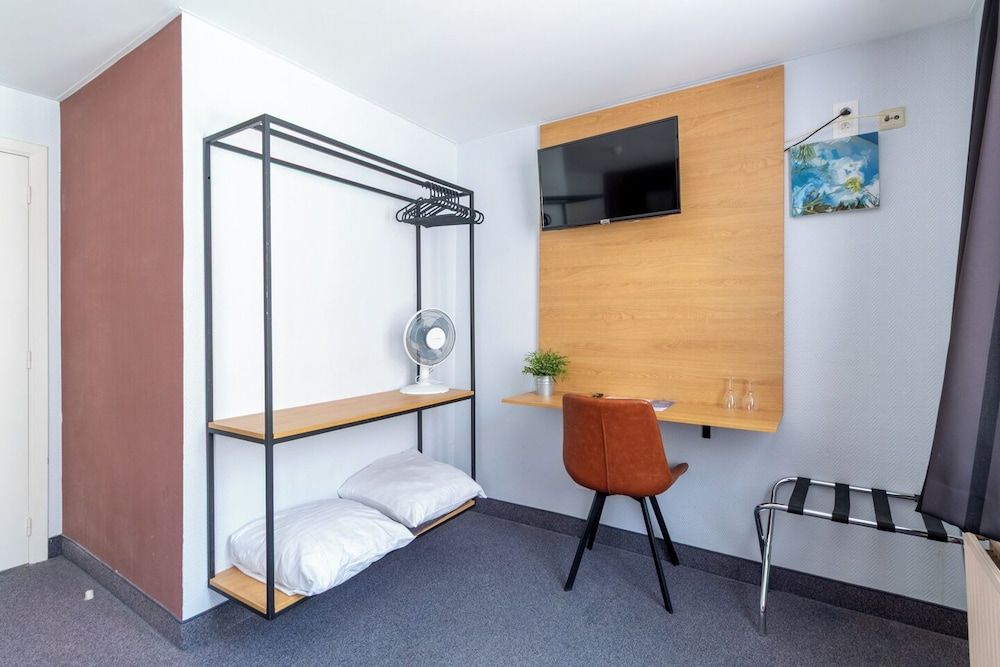 Montovani Economy Double Room 7