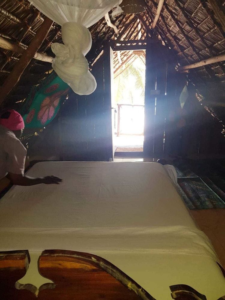 Evergreen Bungalows Economy Room 2