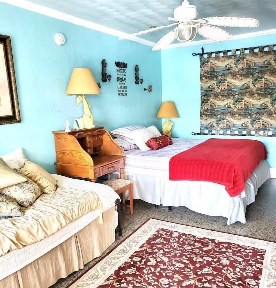 Shamrock Cove Inn 1 King 3