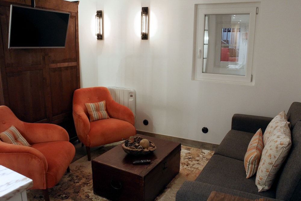 Storytellers Villas Family Apartment, 2 Bedrooms (2) 6