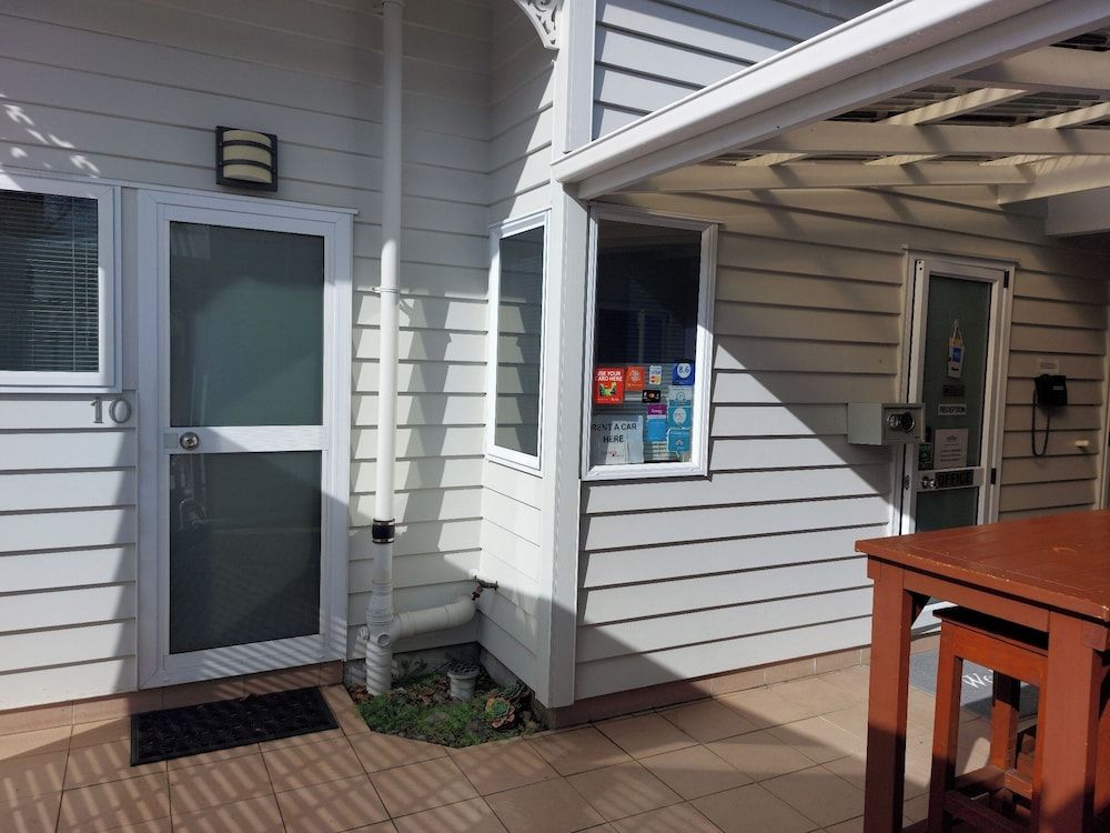 undefined Eden Park Motel 9