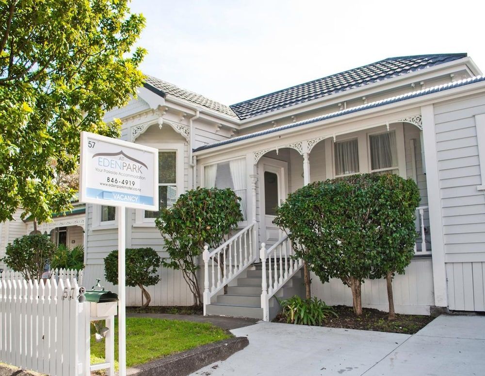 undefined Eden Park Motel 8