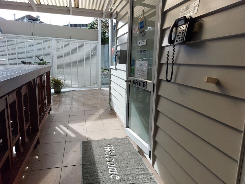 undefined Eden Park Motel 7