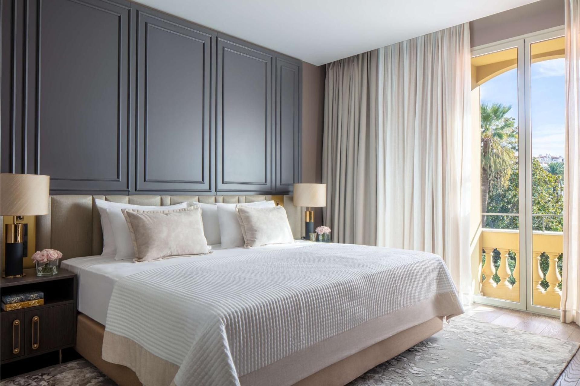 Grand Premium Garden view room with Balcony