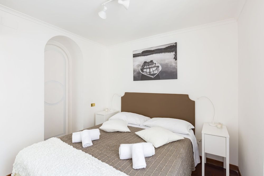 undefined The Sistina Suite 4