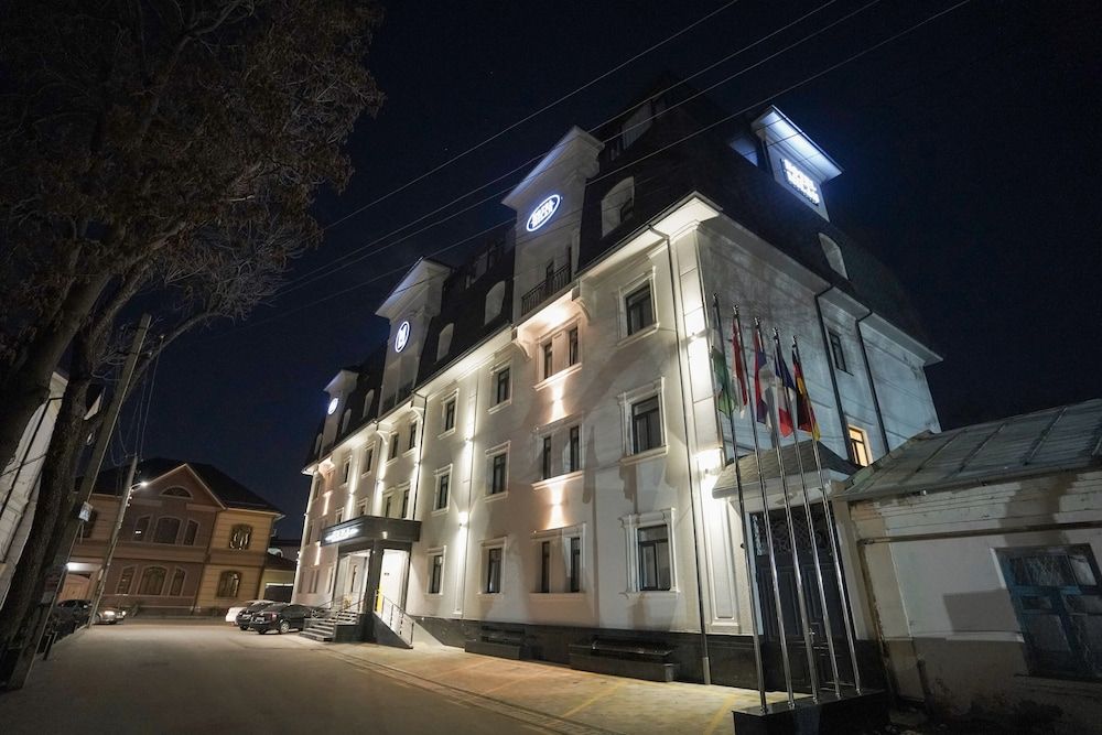 undefined Milan Hotel 4